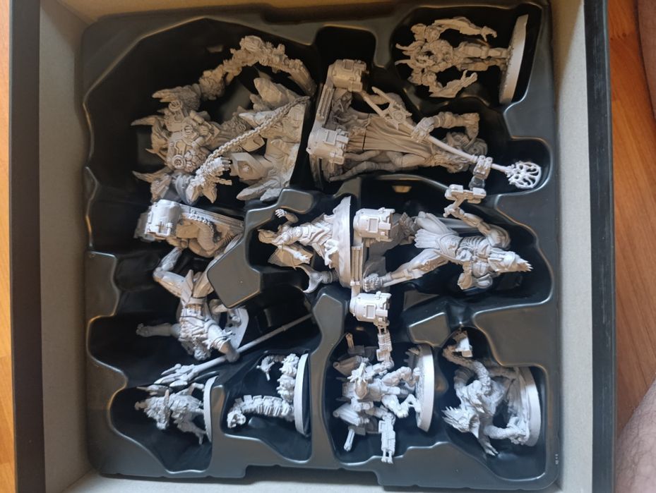 Lorda of Hellas i Warlord Box i dodatkowe figurki