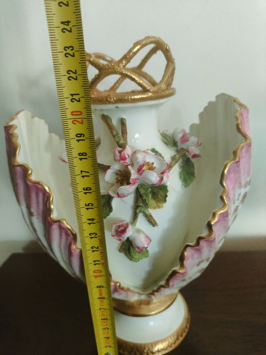 Jarra em porcelana antiga
