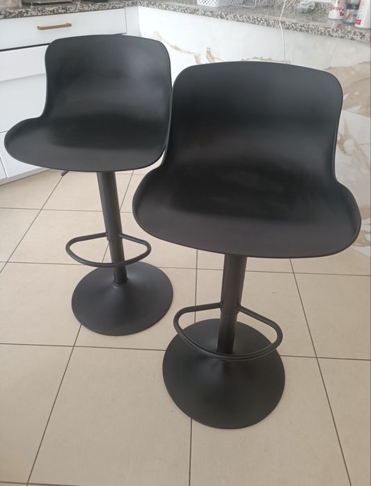 2 Bancos de altos pretos giratórios