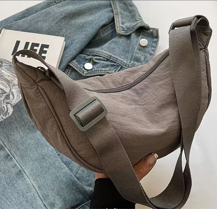 Стильна сумка через плече.