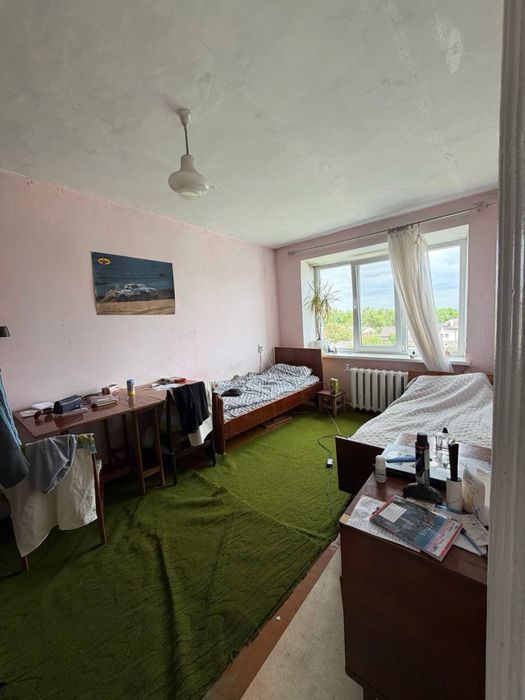 Продам двокімнатну квартиру .