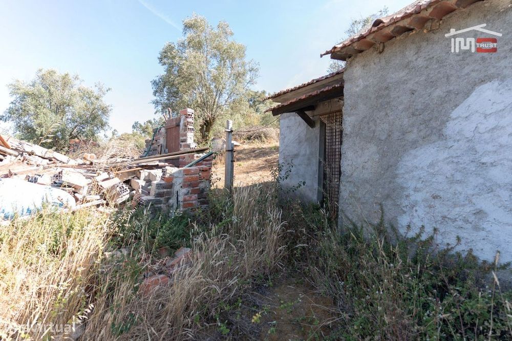 Moradia T2 Em Seiça Inserida Num Terreno Com 707 M²