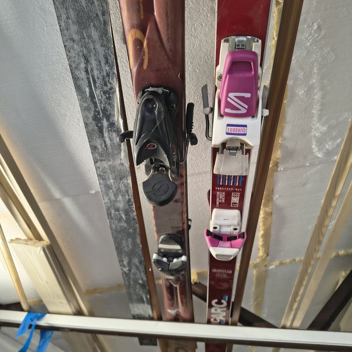 Za darmo . Buty narciarskie dwie pary nart i pompka do pieca co