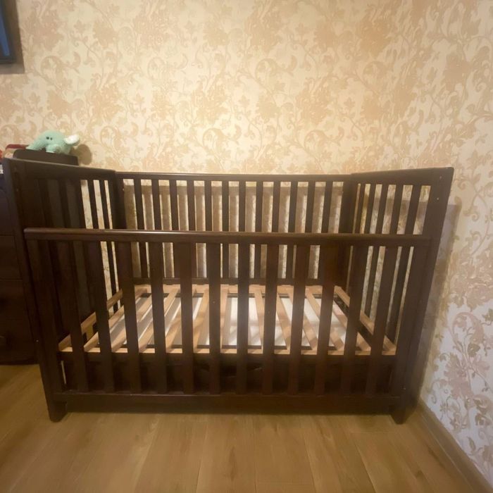 Детская кроватка с матрасом