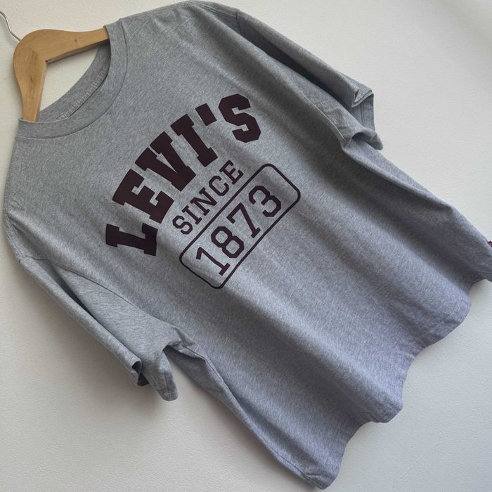 Жіноча футболка LEVIS оверсайз S-M