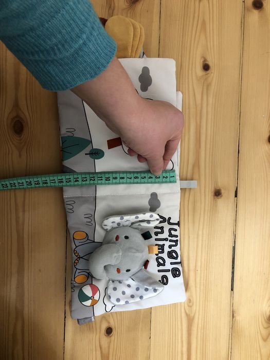 Книжка шаруділка з тканини для найменших