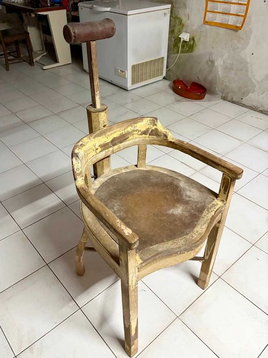 Cadeira de Barbeiro Antiga (Século XIX) - Peça de Coleção / Restauro