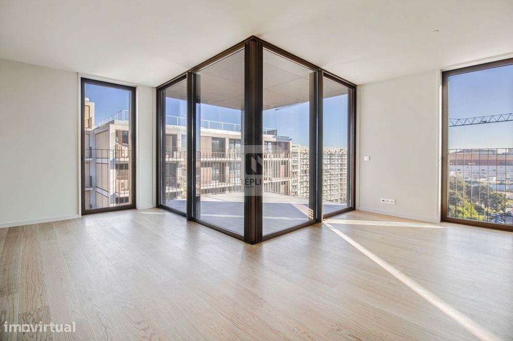 Apartamento T3 Duplex aos Jardins da Arrábida com Vistas de Rio e Mar