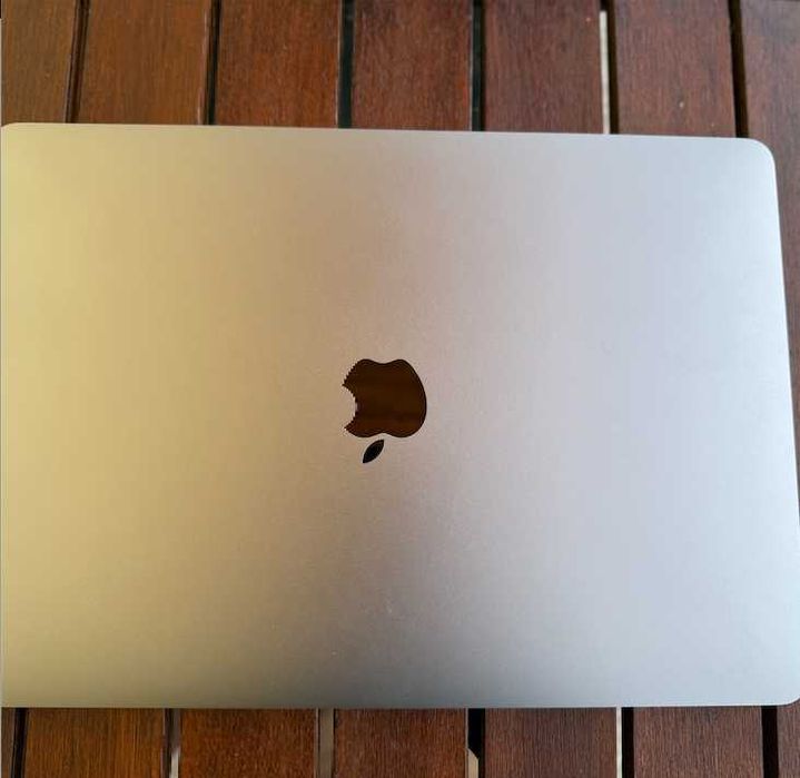 Macbook Pro M2 (2022) 13' 16GB - 256GB