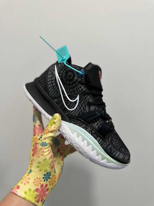 nike kyrie 4 - купити чоловіче взуття - Ціна на OLX.ua
