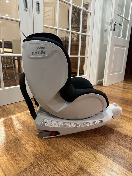 Cadeira bebe Britax Römer - DualFix Cosmos Black ZS 360 isofix