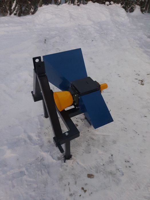 Rębak walcowy do gałęzi