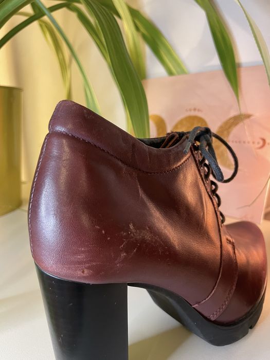 Buty na obcasie jesienne bordowe