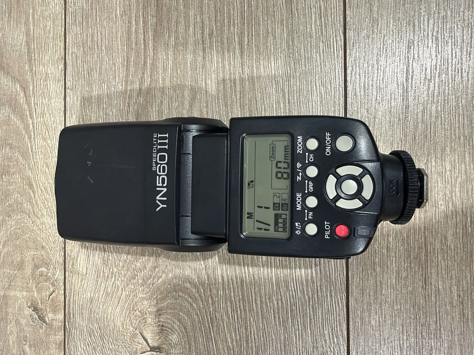 Lampa błyskowa YN560III