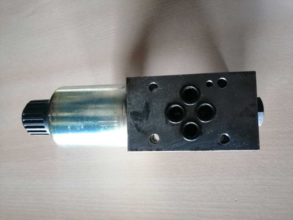 Zawór  cewka  rodzielacz hydrauliczny PARKER D1VW20BNJW75