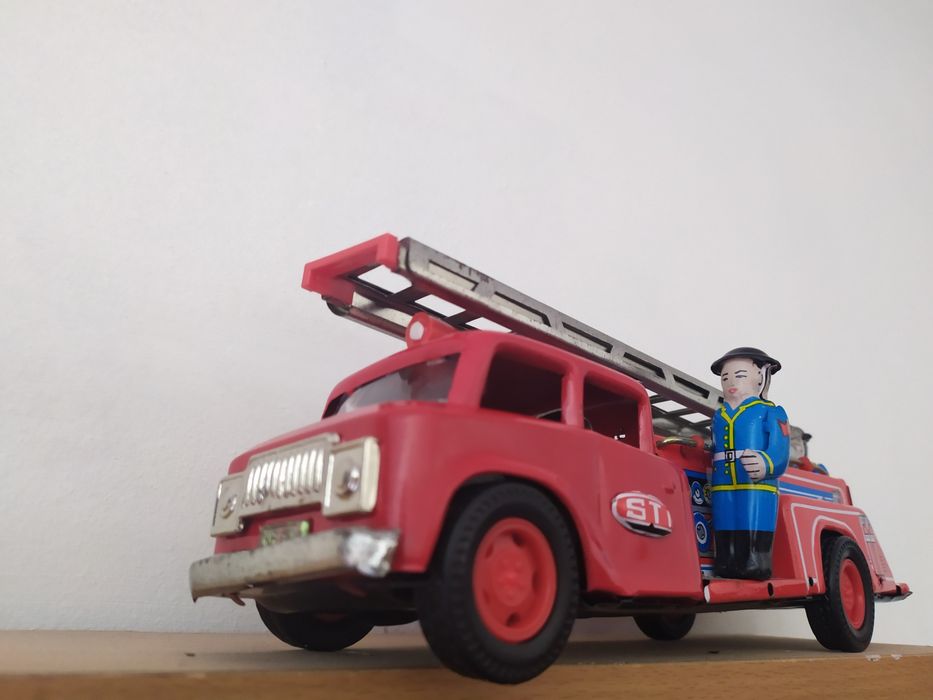 Camião de escada Bombeiros em folha