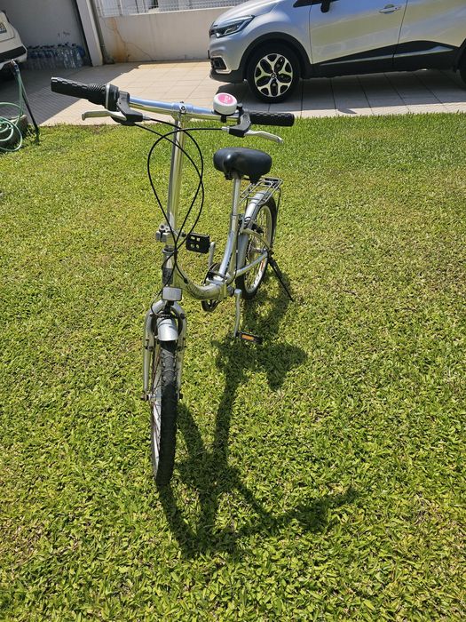 Bicicleta marca qūer, toda em inox