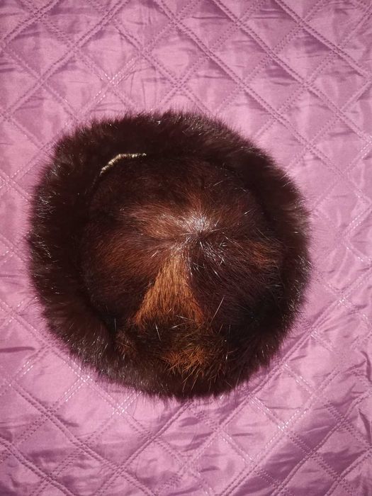 czapka toczek z lisa ciemny brąz / prawie czarna 55 cm