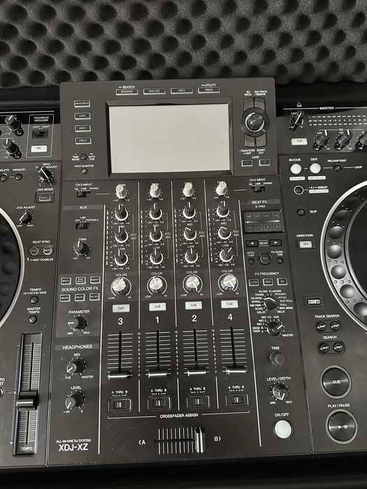 Pioneer  XDJ-XZ + CASE MAGMA (Incluida)
