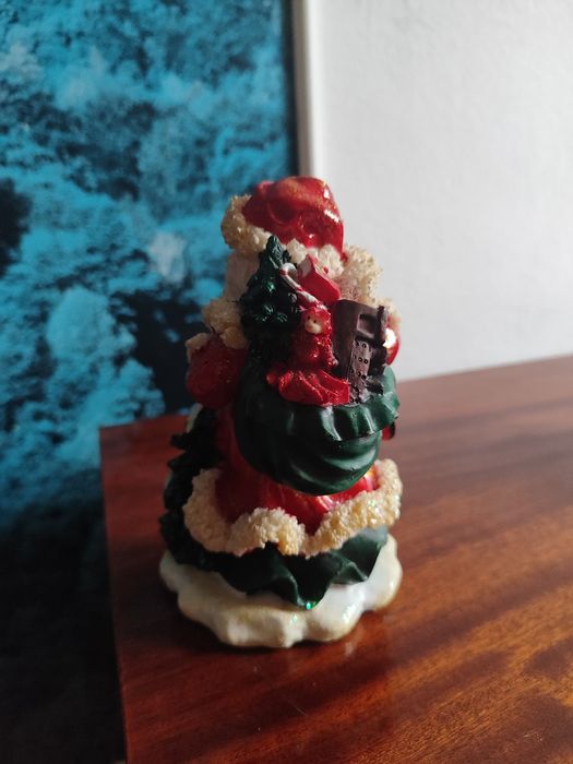 Новогодние игрушки и украшения