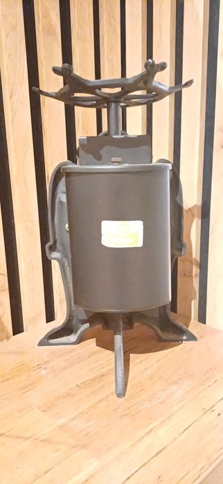 Stara waga kuchenna secesyjna