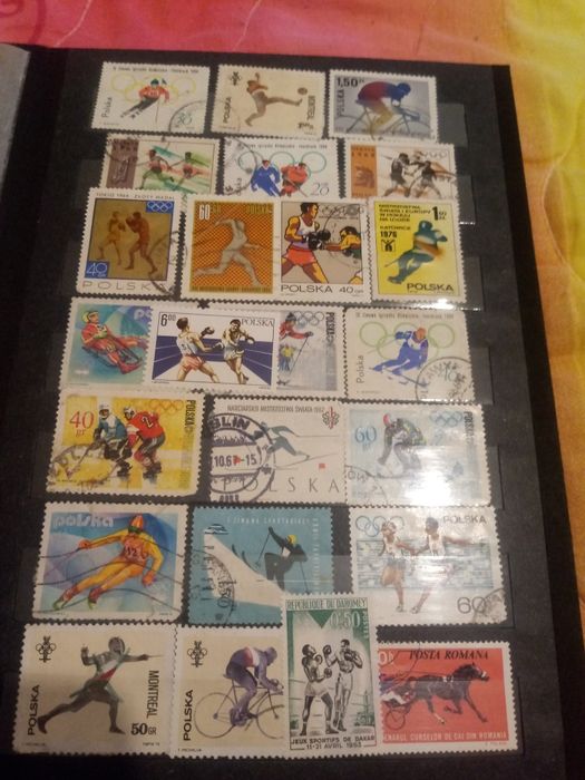 Znaczki ok. 400 szt + klaser.