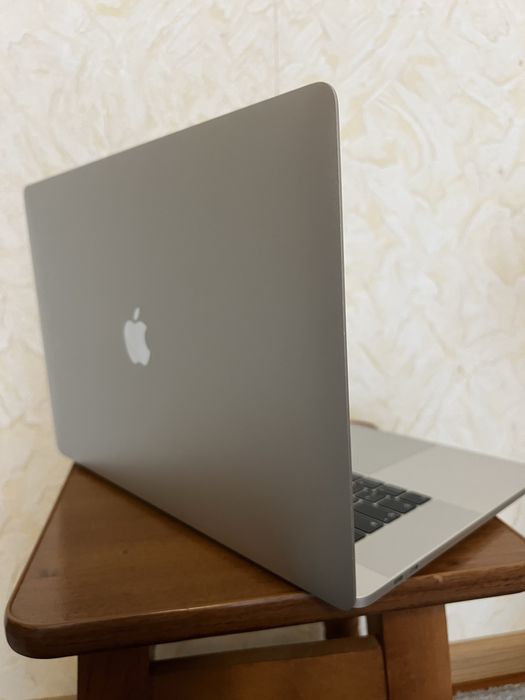 MacBook Pro 2019 року