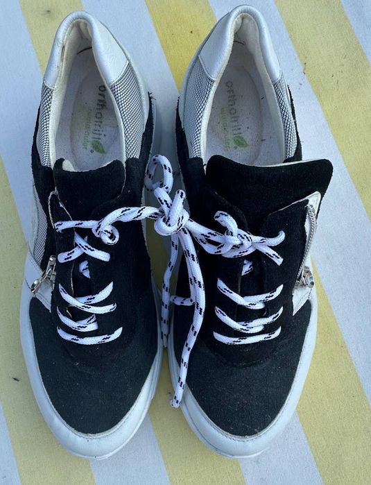 Кросівки на дівчинку шкіра 36,5-37