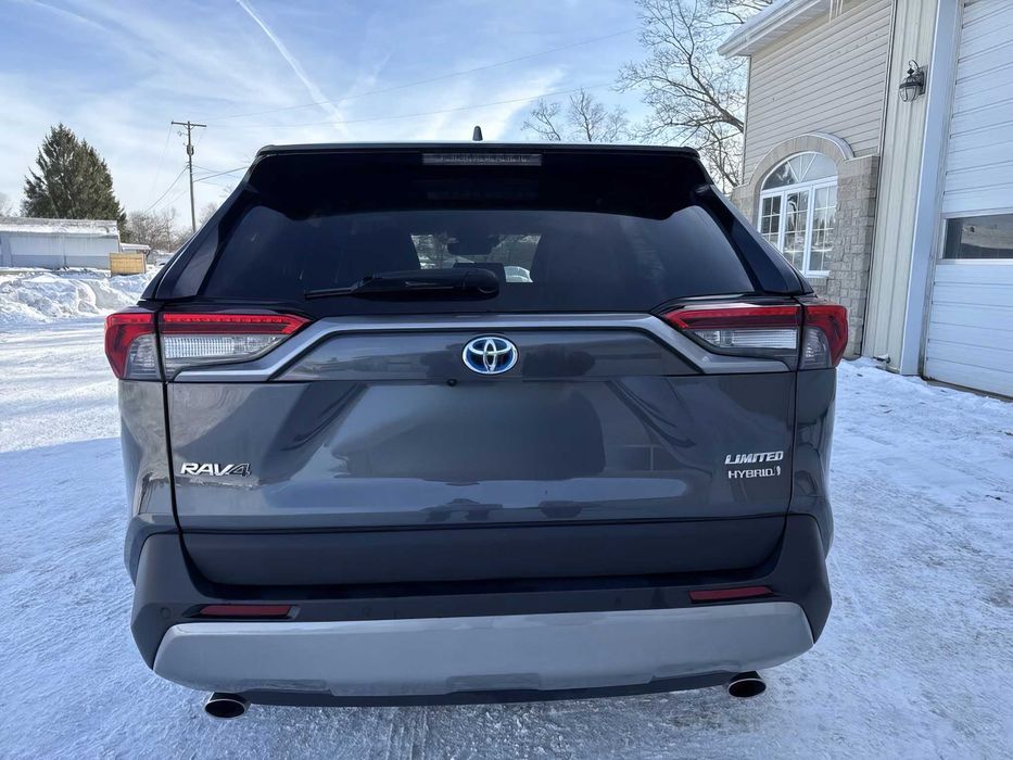 Toyota RAV4 Limited      2022