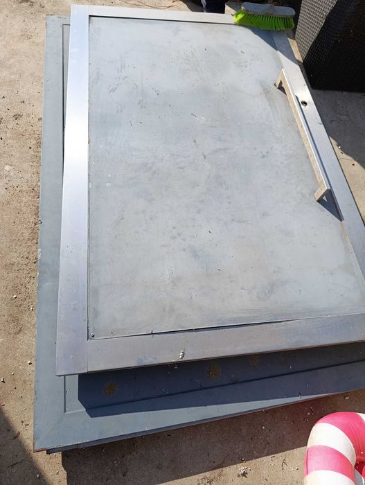 Portões de ferro com aro em inox