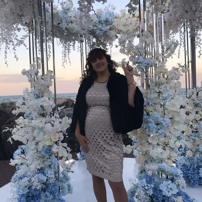 Вечірня сукня 50-52 розміру бежевого кольору з камінням