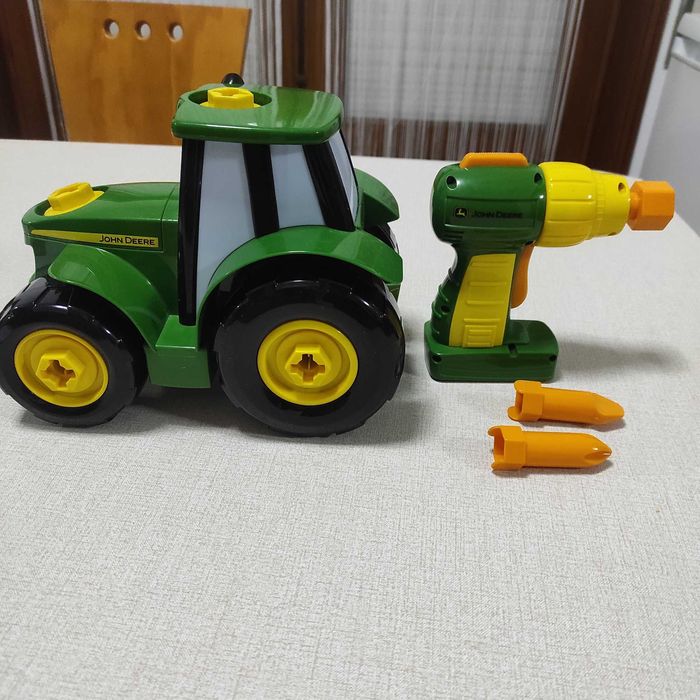 Constrói o trator Johnny