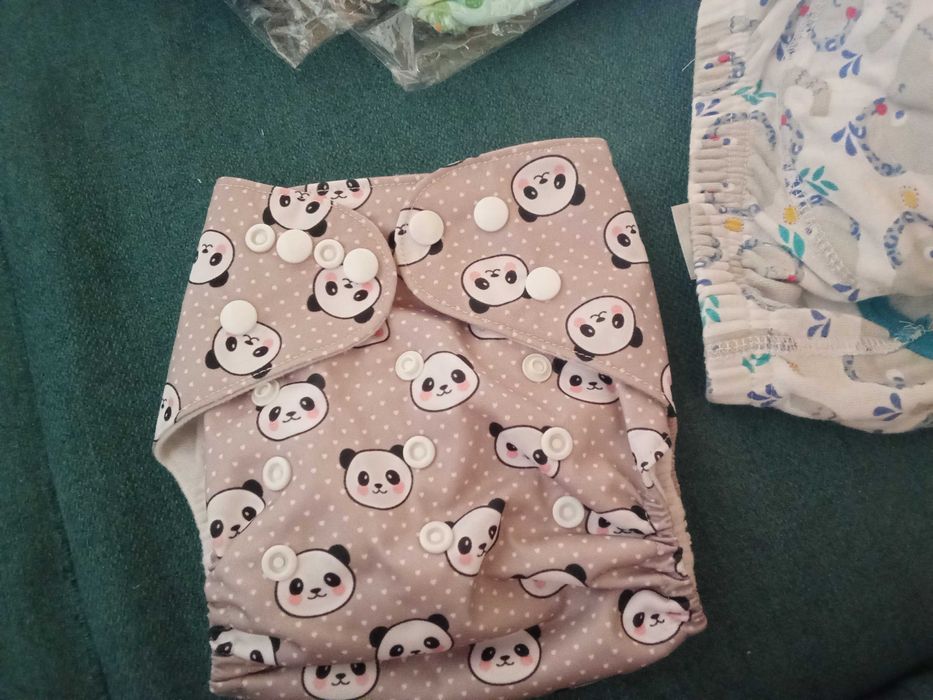 7Fraldas e 8 absorventes reutilizáveis nunca usadas