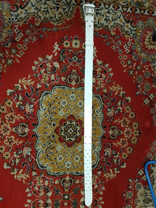Pas biały 115 cm