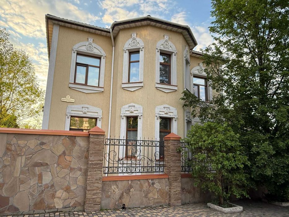 Продаємо будинок в районі Друкарні