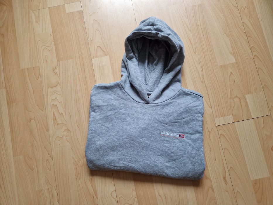 Bluza Napapijri
Rozmiar: M(16/170)
Wymiary:
Szerokość mierzona pod pac
