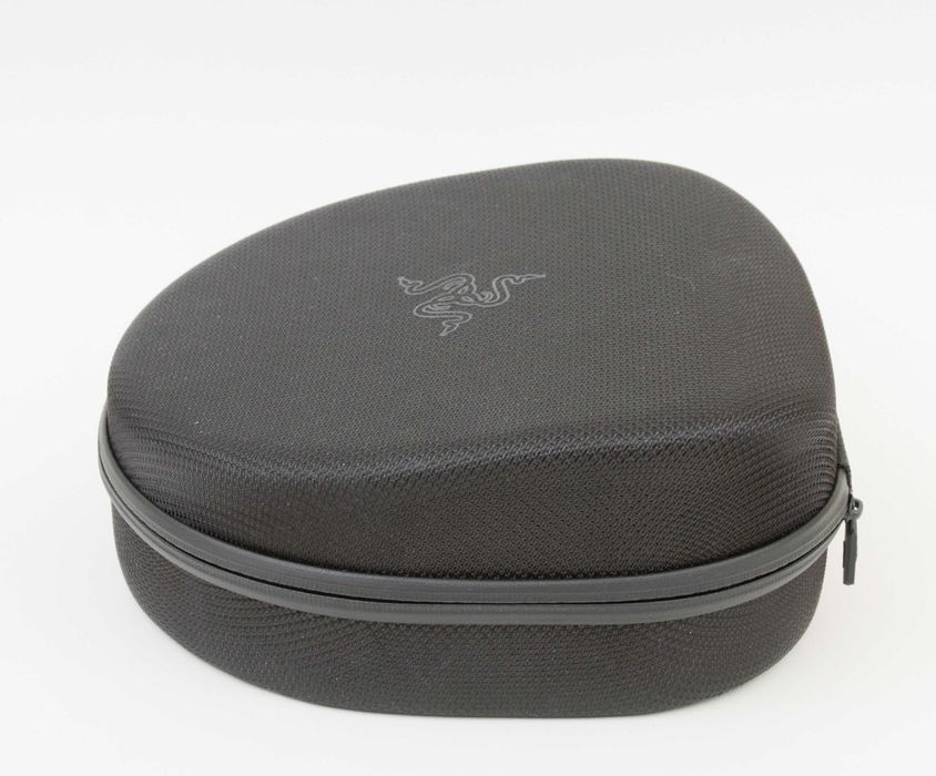 Чехол для полноразмерных наушников.
