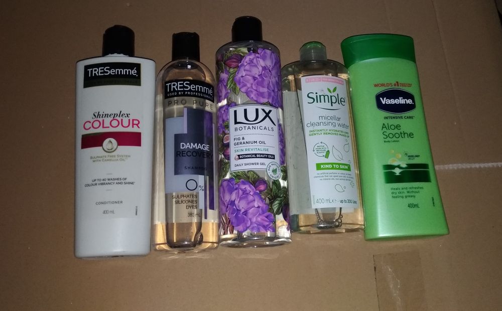 Zestaw kosmetyków tresemme, lux, simple, vaseline