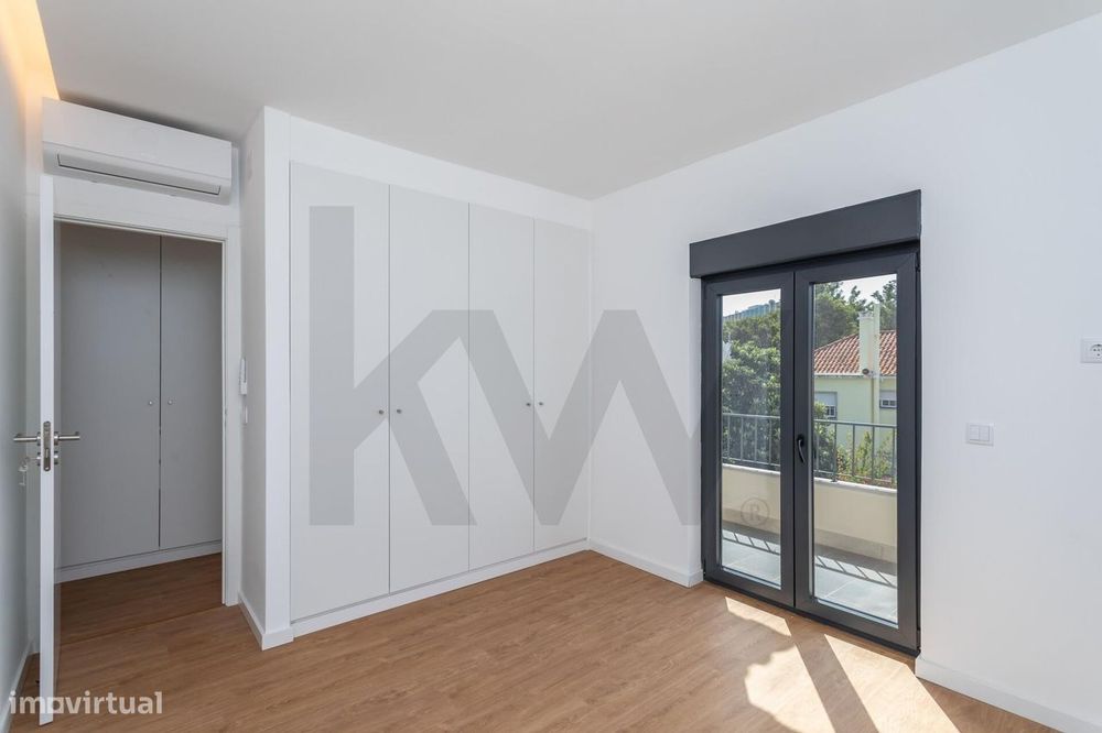 Charmosa Moradia T5 com Jardim Totalmente Remodelada -  Sassoeiros, Ca