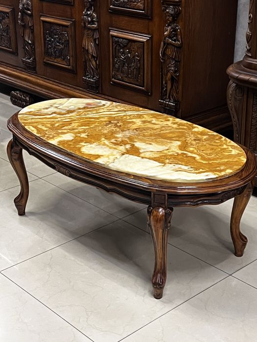 Стiл журнальний овальний дерев'яний з оніксом.Бельгія