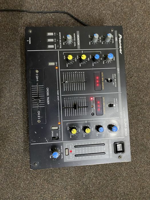 Двухканальный DJ-микшер Pioneer DJM-300