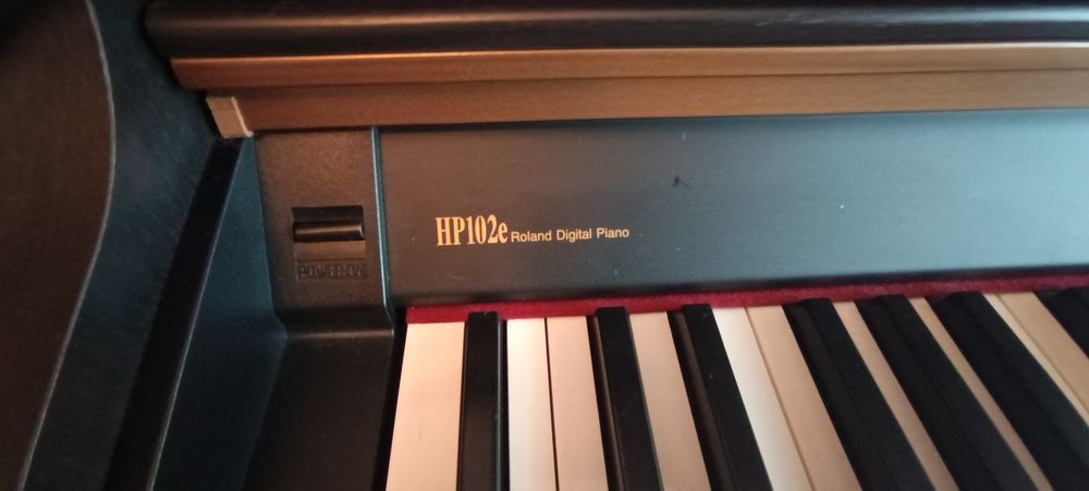 Pianino Cyfrowe Roland HP102e-RW | 88 Klawiszy | Stan Bardzo Dobry