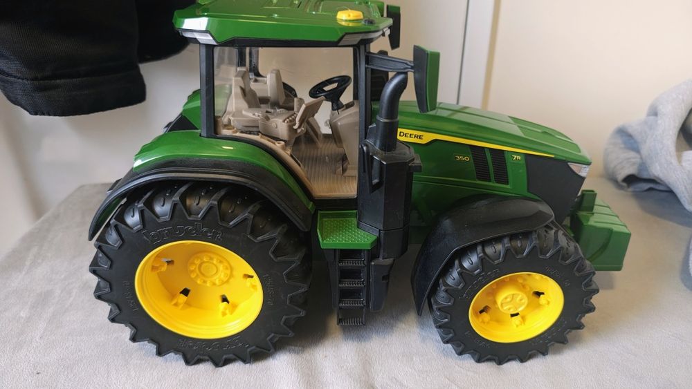 Bruder traktor john deere