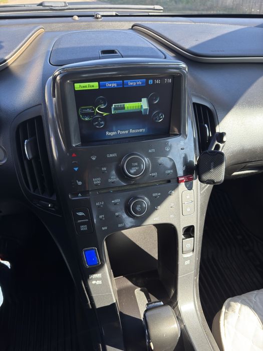 Chevrolet volt 2012 гибрид
