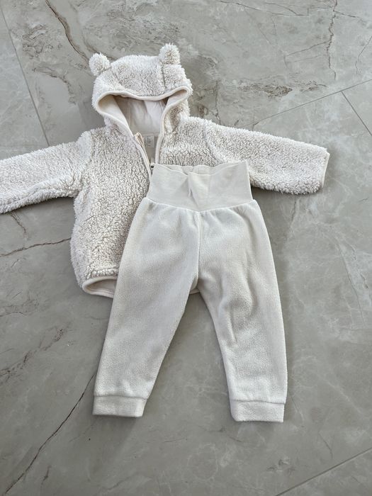 Тепленька молочна фліска hm 74 флісова куртка кофта