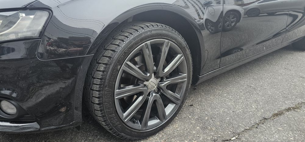 Автомобіль Audi A4 B8