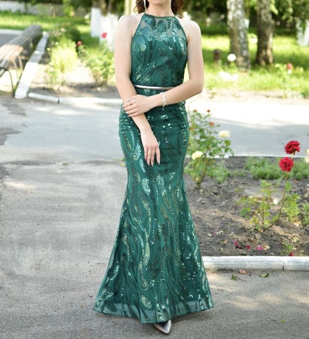 Вечірня сукня у паєтки