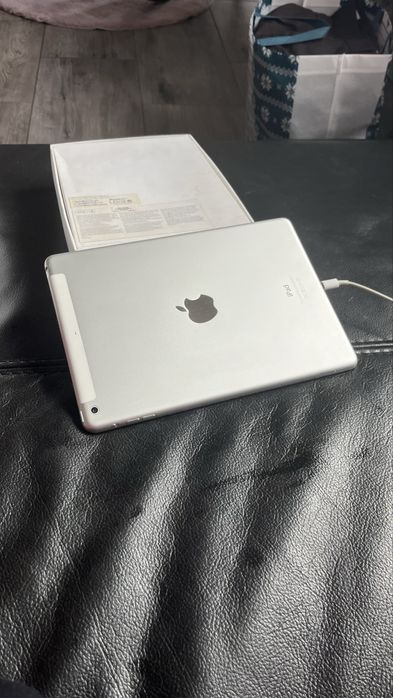 Ipad 6th generation i ipad wifi cell 16 Gb