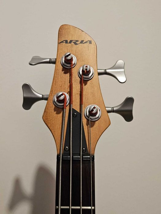 Baixo Aria (Aria Pro II) modelo IGB55 ST NA Integra Series fabricado na Samick Korea