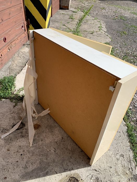 Lustro łazienkowe białe z pułkami używane